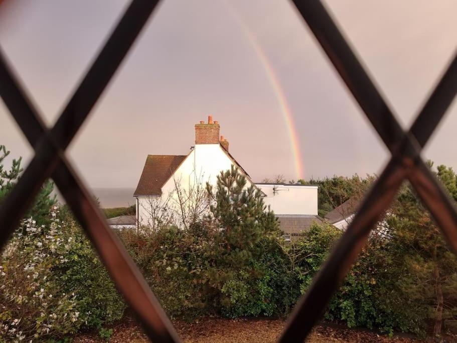 Spacious Detached Home With Beautiful Seaviews, Sleeps 6 Trimingham Экстерьер фото